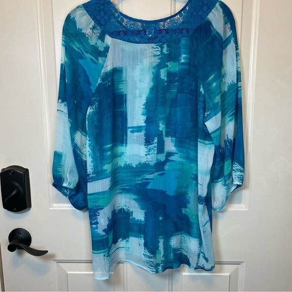 Avenue 14/16 Vibrant Blue Abstract print Blouse Top Women's Lace Accent EUC - Picture 4 of 12
